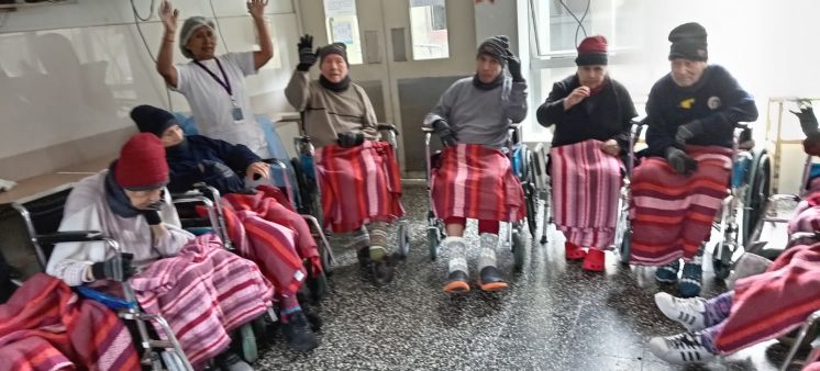 COMPROMISO CON EL BIENESTAR: FUNDACIÓN IGNACIA ENTREGA 800 KITS DE ABRIGO A ALBERGUES DE ADULTOS MAYORES